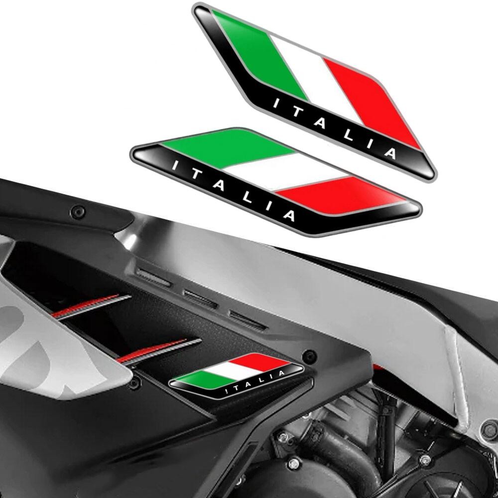 زوج من شارات العلم الإيطالي ثل - مراجعة Model Kit Vespa وسعره